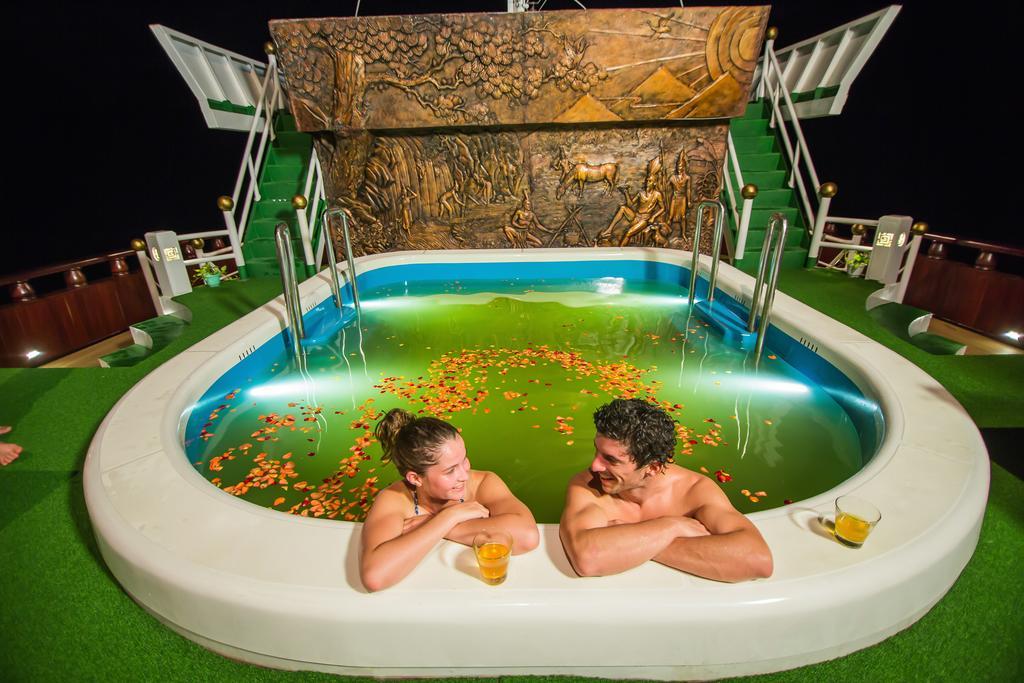 Dragon Legend Cruise Hotel ฮาลอง ภายนอก รูปภาพ