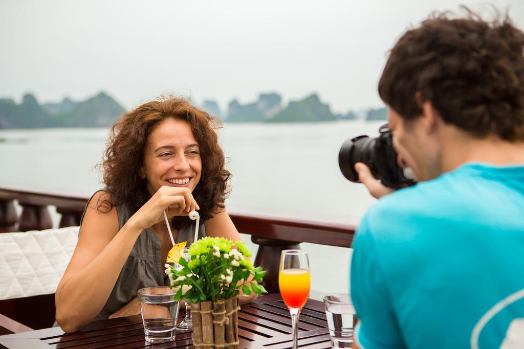 Dragon Legend Cruise Hotel ฮาลอง ภายนอก รูปภาพ