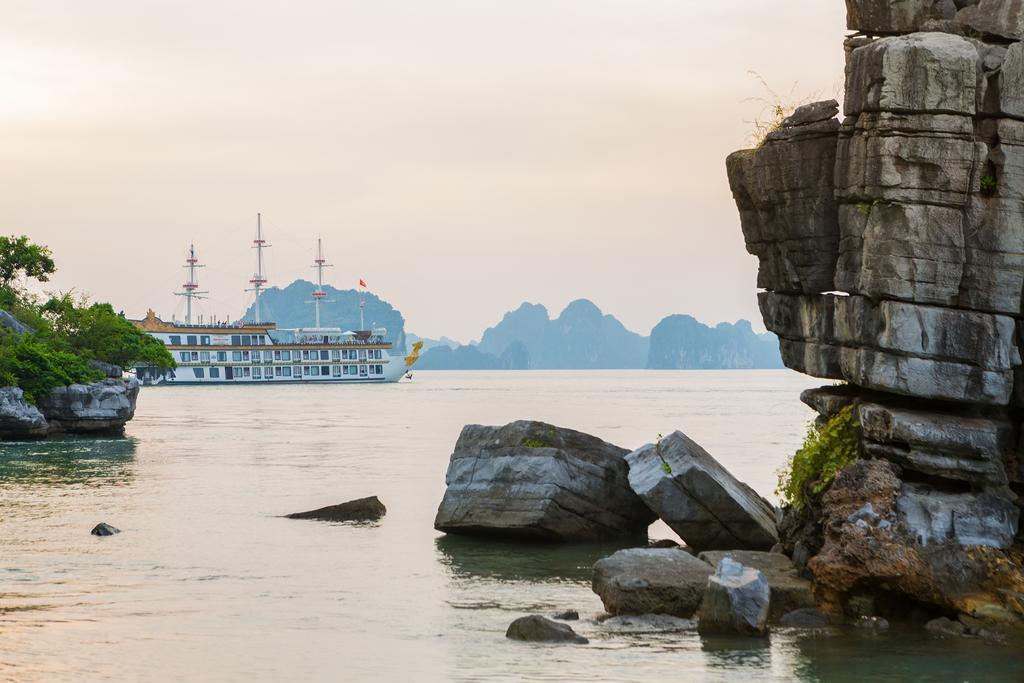 Dragon Legend Cruise Hotel ฮาลอง ภายนอก รูปภาพ